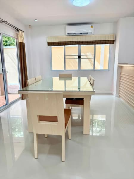 ให้เช่าบ้านเดี่ยวหลังใหญ่ ม.มณีรินทร์เพลส ไร่กล้วย ศรีราชา, Chon Buri (Pattaya), Surasak, Si Racha, Chon Buri (Pattaya), 3 Bedrooms, 210 sqm, Single Detached House For Rent, by Dusit Saengfa, 500475033 - DDproperty.com