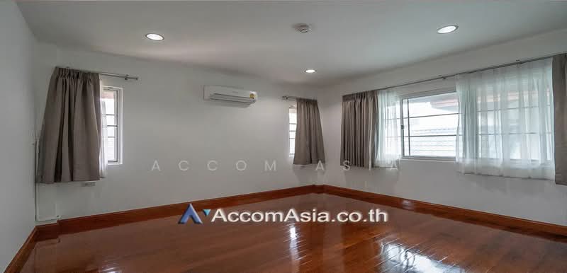 House in Compound, Bangkok, Khlong Tan Nua, Watthana, Bangkok, 4 Bedrooms, 250 sqm, Single Detached House For Rent, by Accom Asia, 500475052 - DDproperty.com
