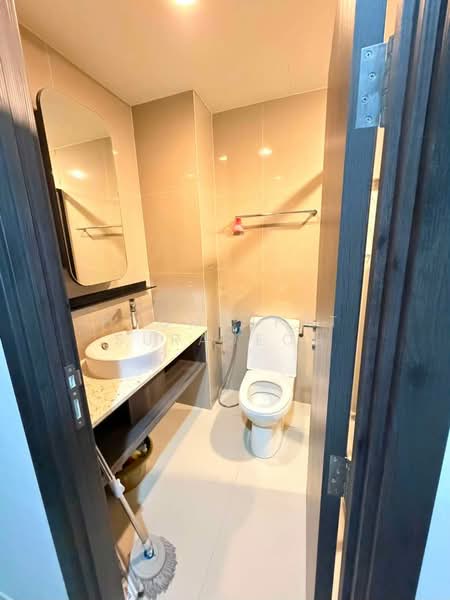 XT Huaikhwang, Bangkok, 244 Ratchadaphisek Road, Huai Khwang, Bangkok, 1 Bedroom, 28 sqm, Condo For Rent, by Poommipat Suradech, 500475300 - DDproperty.com
