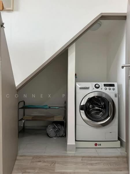 IDEO MOBI Sukhumvit 81, Bangkok, 2097 Sukhumvit Road, Bang Chak, Phra Khanong, Bangkok, 1 Bedroom, 43 sqm, Condo For Rent, by Connex Property, 500475342 - DDproperty.com