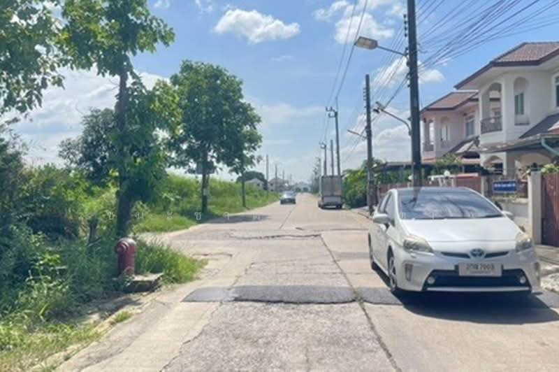 Suvarnna Vill, Bangkok, Lam Pla Tiew, Lat Krabang, Bangkok, 4 Bedrooms, 306 sqm, Semi-Detached House (Twin House) For Sale, by ชนะชาติ นนท์ตา, 500475361 - DDproperty.com