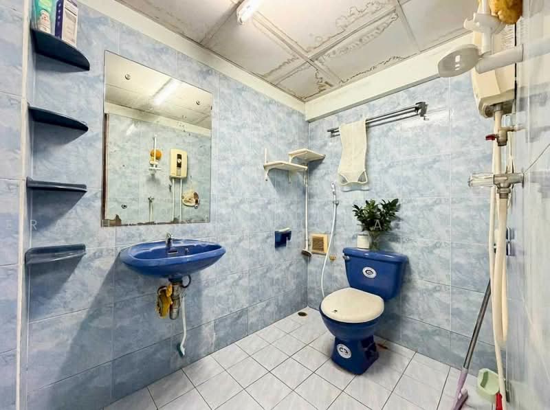 เกร็ดแก้วการ์เด้น 4, Bangkok, Lat Yao, Chatuchak, Bangkok, 5 Bedrooms, 200 sqm, Townhouse For Sale, by ERA Holding (Thailand) Co., Ltd., 500475476 - DDproperty.com