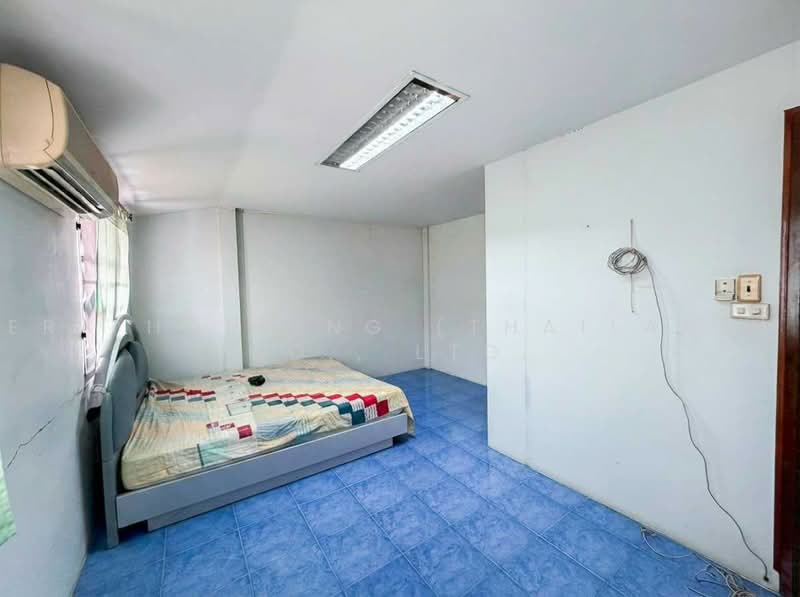เกร็ดแก้วการ์เด้น 4, Bangkok, Lat Yao, Chatuchak, Bangkok, 5 Bedrooms, 200 sqm, Townhouse For Sale, by ERA Holding (Thailand) Co., Ltd., 500475476 - DDproperty.com
