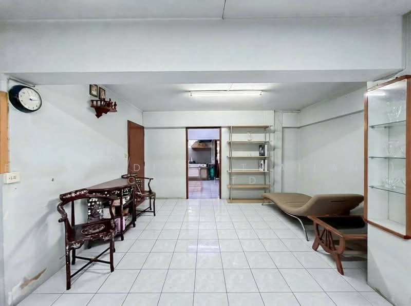 เกร็ดแก้วการ์เด้น 4, Bangkok, Lat Yao, Chatuchak, Bangkok, 5 Bedrooms, 200 sqm, Townhouse For Sale, by ERA Holding (Thailand) Co., Ltd., 500475476 - DDproperty.com