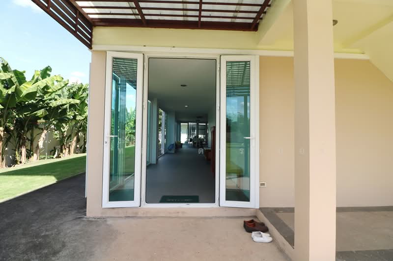 Twin Lakefront Homes for Sale Kumphawapi, Red Lotus Lake Views, Udon Thani, Kumphawapi, Udon Thani, 5 Bedrooms, 450 sqm, Semi-Detached House (Twin House) For Sale, by วีรภัทรา ดาร์เปอร์, 500475534 - DDproperty.com