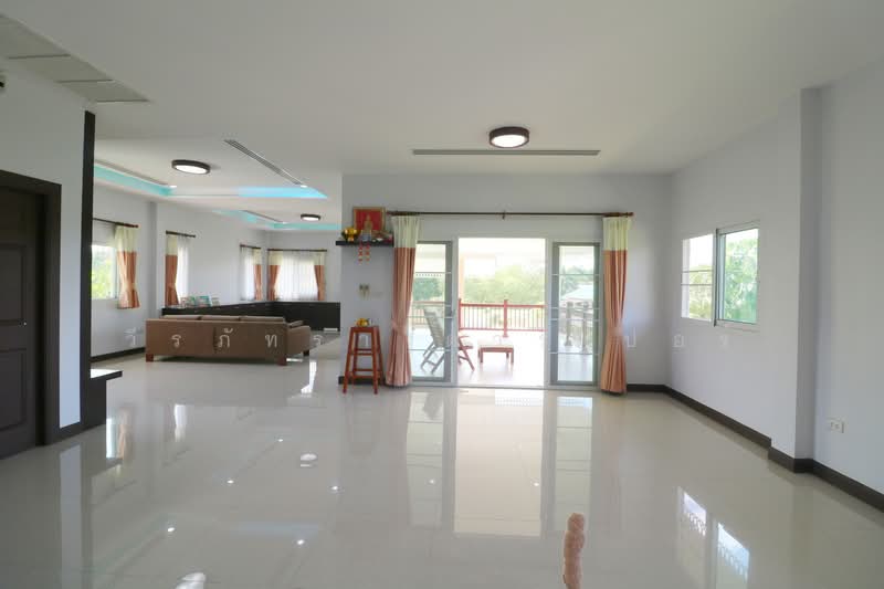 Twin Lakefront Homes for Sale Kumphawapi, Red Lotus Lake Views, Udon Thani, Kumphawapi, Udon Thani, 5 Bedrooms, 450 sqm, Semi-Detached House (Twin House) For Sale, by วีรภัทรา ดาร์เปอร์, 500475534 - DDproperty.com