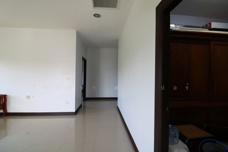 Twin Lakefront Homes for Sale Kumphawapi, Red Lotus Lake Views, Udon Thani, Kumphawapi, Udon Thani, 5 Bedrooms, 450 sqm, Semi-Detached House (Twin House) For Sale, by วีรภัทรา ดาร์เปอร์, 500475534 - DDproperty.com
