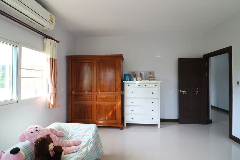 Twin Lakefront Homes for Sale Kumphawapi, Red Lotus Lake Views, Udon Thani, Kumphawapi, Udon Thani, 5 Bedrooms, 450 sqm, Semi-Detached House (Twin House) For Sale, by วีรภัทรา ดาร์เปอร์, 500475534 - DDproperty.com