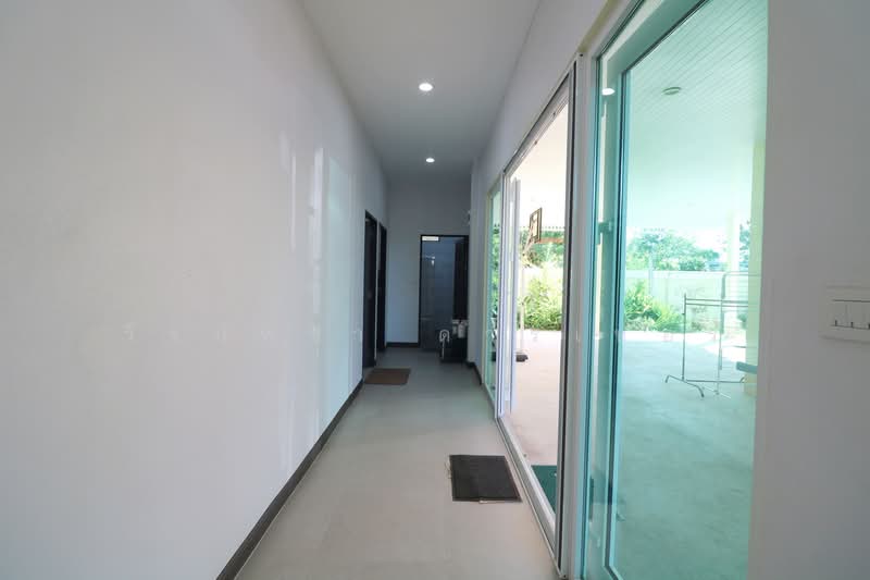 Twin Lakefront Homes for Sale Kumphawapi, Red Lotus Lake Views, Udon Thani, Kumphawapi, Udon Thani, 5 Bedrooms, 450 sqm, Semi-Detached House (Twin House) For Sale, by วีรภัทรา ดาร์เปอร์, 500475534 - DDproperty.com
