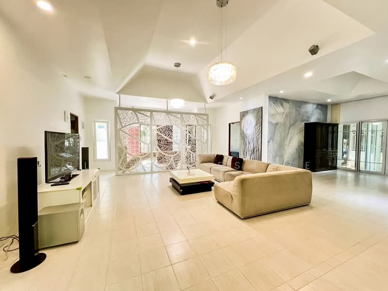 High-End 3 Bedroom Pool Villa for Sale East Pattaya, Chon Buri (Pattaya), Bang Lamung, Bang Lamung (Pattaya), Chon Buri (Pattaya), 3 Bedrooms, 738 sqm, Villa For Sale, by PLC real estate, 500475581 - DDproperty.com