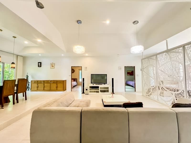 High-End 3 Bedroom Pool Villa for Sale East Pattaya, Chon Buri (Pattaya), Bang Lamung, Bang Lamung (Pattaya), Chon Buri (Pattaya), 3 Bedrooms, 738 sqm, Villa For Sale, by PLC real estate, 500475581 - DDproperty.com