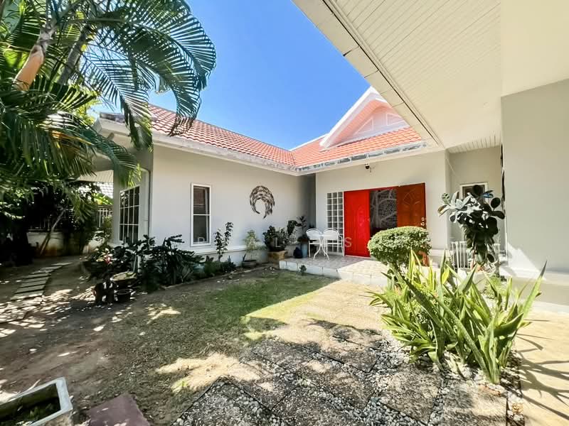 High-End 3 Bedroom Pool Villa for Sale East Pattaya, Chon Buri (Pattaya), Bang Lamung, Bang Lamung (Pattaya), Chon Buri (Pattaya), 3 Bedrooms, 738 sqm, Villa For Sale, by PLC real estate, 500475581 - DDproperty.com