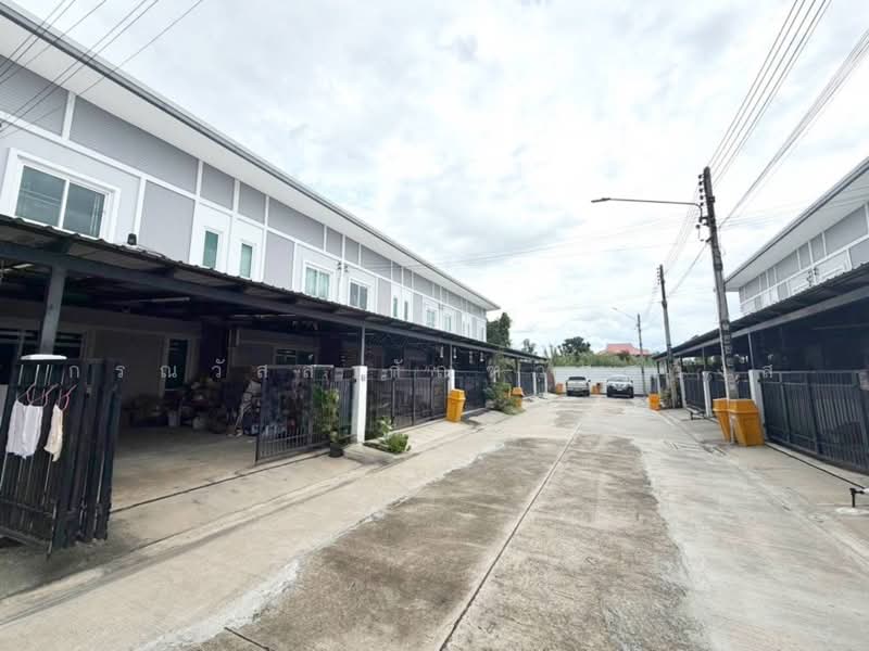 ขาย ทาวน์เฮ้าส์ หมู่บ้านฉัตรหลวง 15 ปทุมธานี, Pathum Thani, Bang Toei, Sam Khok, Pathum Thani, 3 Bedrooms, 90 sqm, Townhouse For Sale, by กรณวัสส์ กัณฑวัสส์วงส์, 500475594 - DDproperty.com