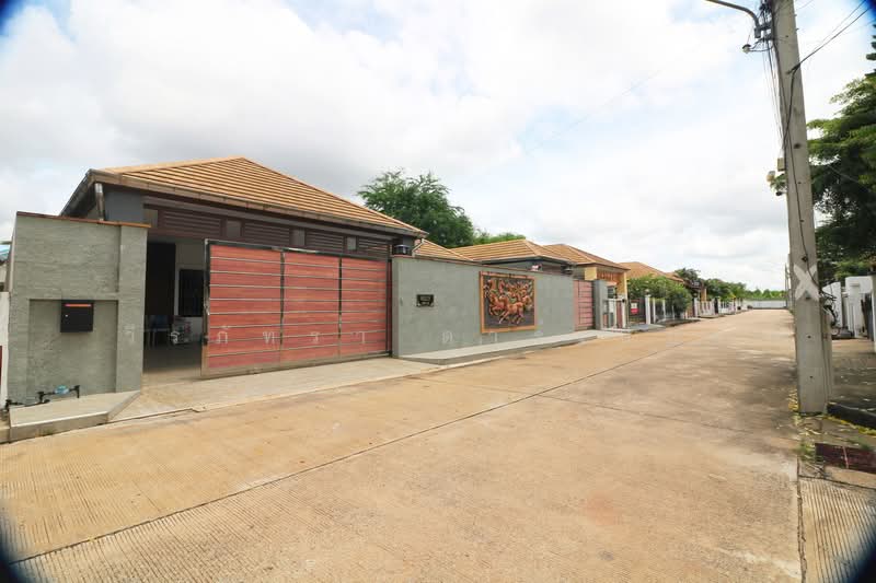 Spacious 4-Bed Pool Villa for Sale in Khon Kaen, Thailand, Khon Kaen, Ban Pet, Muang Khon Kaen, Khon Kaen, 4 Bedrooms, 151 sqm, Single Detached House For Sale, by วีรภัทรา ดาร์เปอร์, 500475702 - DDproperty.com