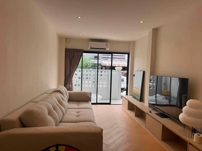 Townhome for Rent | Sukhumvit 48, Near BTS Phra Khanong, Pet Friendly (SPSSR351), Bangkok, สุขุมวิท48, Phra Kanong, Khlong Toei, Bangkok, 3 Bedrooms, 22 sqm, Townhouse For Rent, by Khun Poon, 500475756 - DDproperty.com