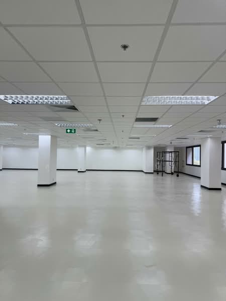 Rent Office space near MRT Phetchaburi, Bangkok, Bang Kapi, Huai Khwang, Bangkok, , 373 sqm, Office Space For Rent, by Suchart Gambhir, 500475815 - DDproperty.com