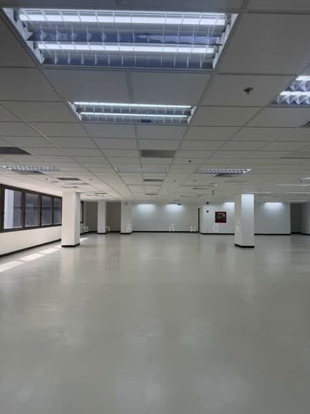 Rent Office space near MRT Phetchaburi, Bangkok, Bang Kapi, Huai Khwang, Bangkok, , 373 sqm, Office Space For Rent, by Suchart Gambhir, 500475815 - DDproperty.com