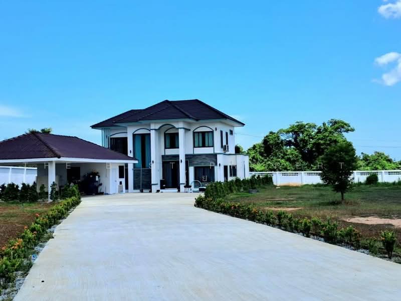 บ้านเดี่ยวพร้อมที่ดินศรีราชา ชลบุรี, Chon Buri (Pattaya), Bo Win, Si Racha, Chon Buri (Pattaya), 5 Bedrooms, 200 sqm, Single Detached House For Sale, by The Best Property นุ้ย, 500475824 - DDproperty.com
