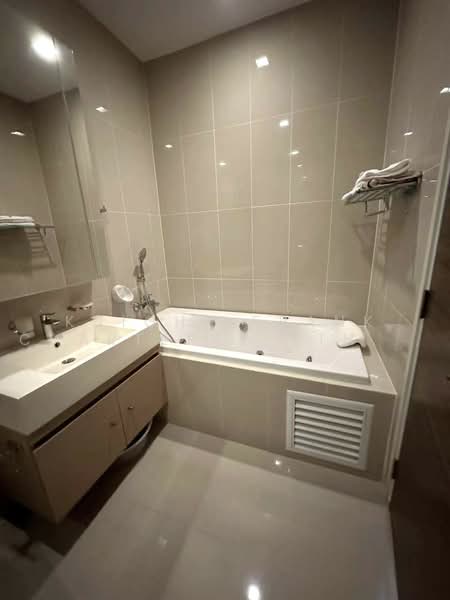 Q Asoke, Bangkok, 1678 Petchaburi Road, Makkasan, Ratchathewi, Bangkok, 2 Bedrooms, 70 sqm, Condo For Sale, by Knight Frank Chartered (Thailand) Co.,Ltd, 500475838 - DDproperty.com