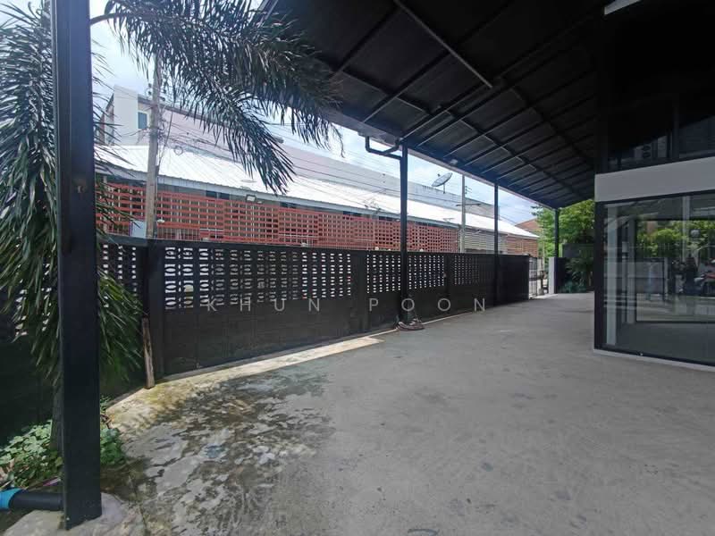 Standalone Office Building for Rent – Ladprao 64 | Parking for 10+ Cars (SPSSR352), Bangkok, ลาดพร้าว 64, Wang Thonglang, Bangkok, , 361 sqm, Office Space For Rent, by Khun Poon, 500475890 - DDproperty.com