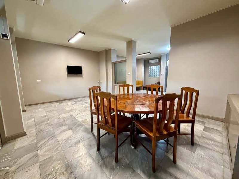 Townhouse for Rent Near BTS Phra Khanong (SPSJP579), Bangkok, สุขุมวิท, Phra Kanong, Khlong Toei, Bangkok, 4 Bedrooms, 240 sqm, Townhouse For Rent, by Khun Jane, 500475909 - DDproperty.com
