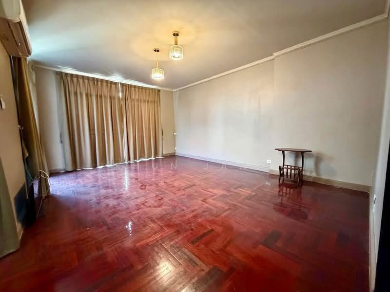 Townhouse for Rent Near BTS Phra Khanong (SPSJP579), Bangkok, สุขุมวิท, Phra Kanong, Khlong Toei, Bangkok, 4 Bedrooms, 240 sqm, Townhouse For Rent, by Khun Jane, 500475909 - DDproperty.com