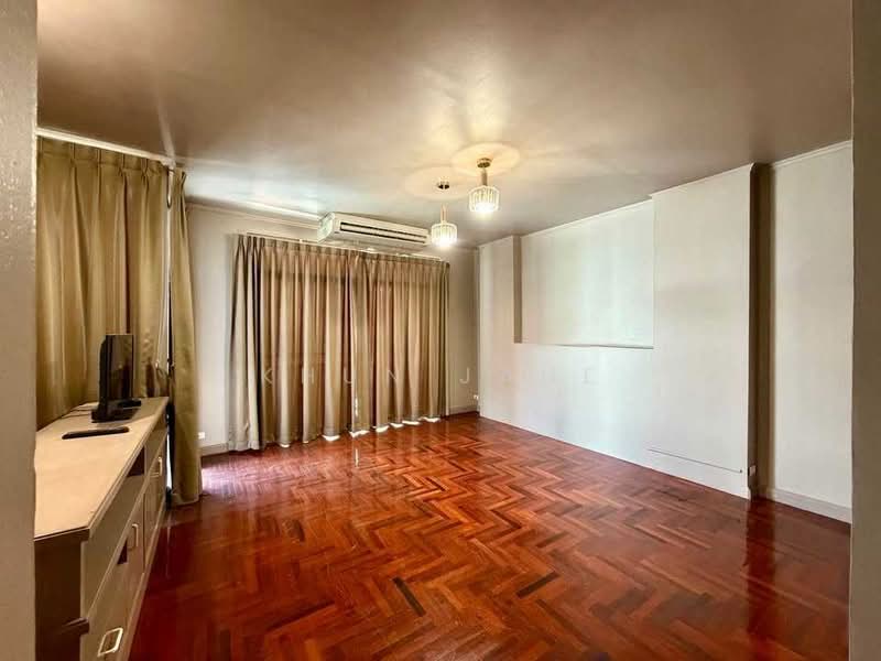 Townhouse for Rent Near BTS Phra Khanong (SPSJP579), Bangkok, สุขุมวิท, Phra Kanong, Khlong Toei, Bangkok, 4 Bedrooms, 240 sqm, Townhouse For Rent, by Khun Jane, 500475909 - DDproperty.com