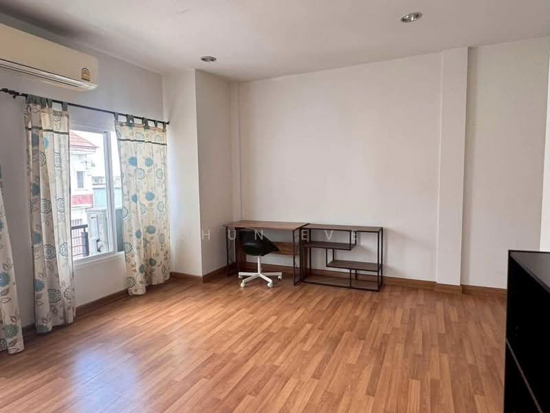 Baan Klang Muang Urbanion Rama 9-Ladprao : บ้านกลางเมือง เออร์บาเนี่ยน พระราม 9-ลาดพร้าว, กรุงเทพ, ซอยลาดพร้าว 84 ถนนลาดพร้าว, วังทองหลาง, กรุงเทพ, 180 ตร.ม., ทาวน์เฮ้าส์ ให้เช่า, โดย Khun EVE, 500475932 - DDproperty.com