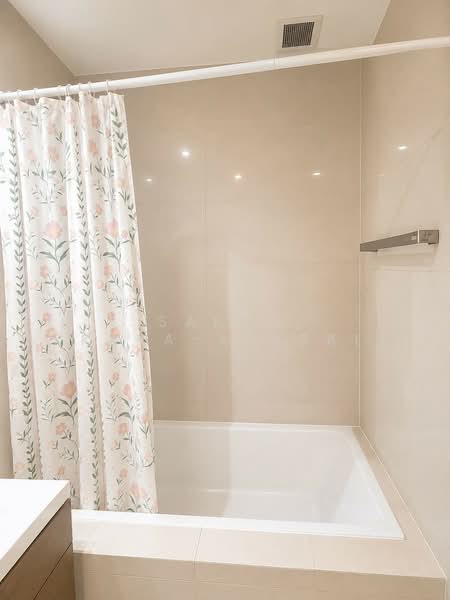 Noble Reveal, Bangkok, 36 Soi Sukhumvit 63, Ekamai Road, Phra Kanong Nua, Watthana, Bangkok, 1 Bedroom, 51 sqm, Condo For Sale, by Sakan Akkara-aektalin, 500475952 - DDproperty.com