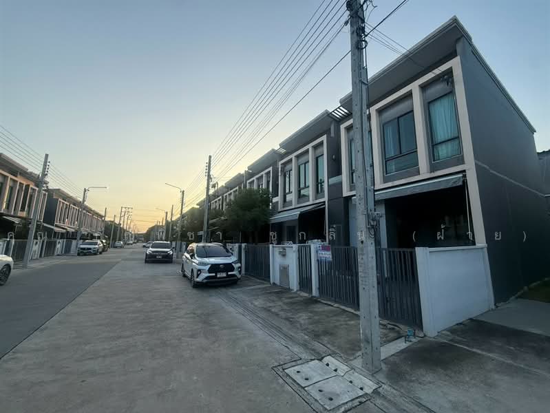 Pleno Sukhumvit-Bangna : ทาวน์โฮม พลีโน่ สุขุมวิท-บางนา, สมุทรปราการ, ถนนบัวนครินทร์, บางแก้ว, บางพลี, สมุทรปราการ, 90 ตร.ม., ทาวน์เฮ้าส์ ขาย, โดย คุณ กัญพิชา ชูกลิ่น (ฝ้าย), 500476028 - DDproperty.com
