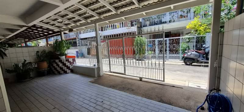 ทาวน์เฮ้าส์ 2 ชั้น 25 ตร.ว. ใกล้ศาลอาญารัชดา ซอยลาดพร้าว23,35, Bangkok, ถนนรัชดาภิเษก, Chan Kasem, Chatuchak, Bangkok, 4 Bedrooms, 120 sqm, Townhouse For Sale, by คุณ วรรณรัช บุญสวัสดิ์ (วิน), 500476230 - DDproperty.com