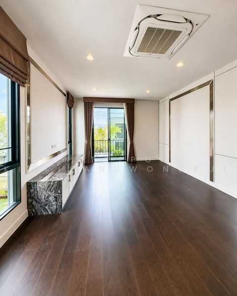 Setthasiri Wongwaen-Chatuchot, Bangkok, 1353 Sam Wa Tawan Tok, Sam Wa Tawan Tok, Khlong Sam Wa, Bangkok, 4 Bedrooms, 340 sqm, Single Detached House For Sale, by Kittipob Kittipanuwongkul, 500476253 - DDproperty.com