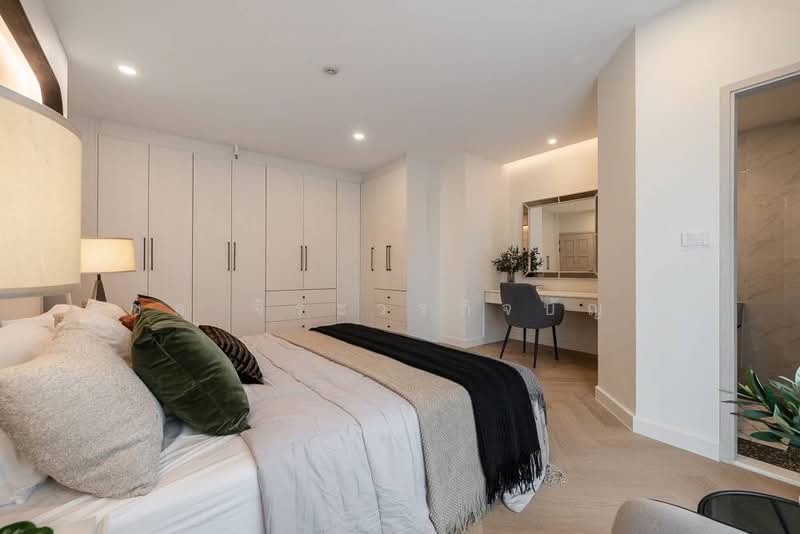 Fifty Fifth Tower, Bangkok, 84 Soi Sukhumvit 55, Sukhumvit Road, Khlong Tan Nua, Watthana, Bangkok, 4 Bedrooms, 165 sqm, Condo For Sale, by Sichon Jiraworakitbancha, 500476267 - DDproperty.com