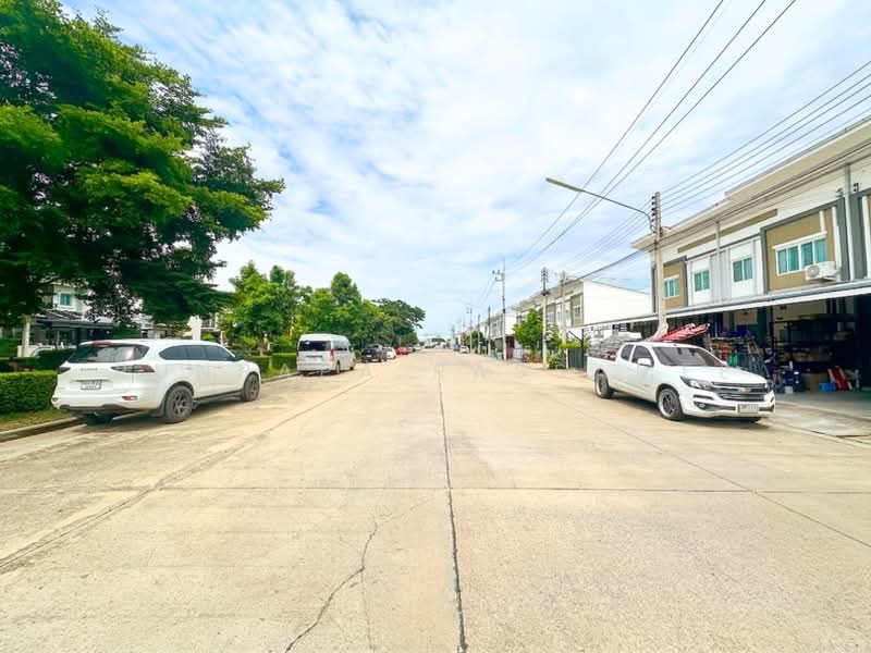 Lalin Town Lio Rangsit-Klong 2, Pathum Thani, Soi Rangsit-Nakhon Nayok 31, Rangsit-Nakhon Nayok Road, Khlong Song, Khlong Luang, Pathum Thani, 4 Bedrooms, 130 sqm, Townhouse For Sale, by Punpapa Rassamee, 500476362 - DDproperty.com