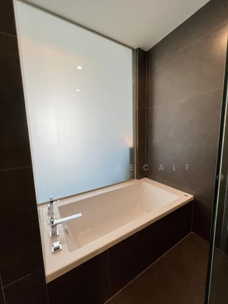 The Esse at Singha Complex, Bangkok, 1788 New Petchaburi Rd, Khlongtoei Nua, Watthana, Bangkok, 2 Bedrooms, 74 sqm, Condo For Rent, by Simon Decalf, 500476384 - DDproperty.com
