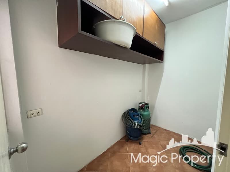 Baan Klang Krung Sathorn-Narathiwas, Bangkok, 599 Nonsi Road, Chong Nonsi, Yan Nawa, Bangkok, 5 Bedrooms, 277 sqm, Townhouse For Sale, by Magic Property, 500476387 - DDproperty.com