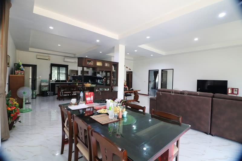 Spacious Modern Home on 3+ Rai Land For Sale, Nong Han, Udon Thani, Udon Thani, Phak Top, Nong Han, Udon Thani, 3 Bedrooms, 200 sqm, Single Detached House For Sale, by วีรภัทรา ดาร์เปอร์, 500476449 - DDproperty.com