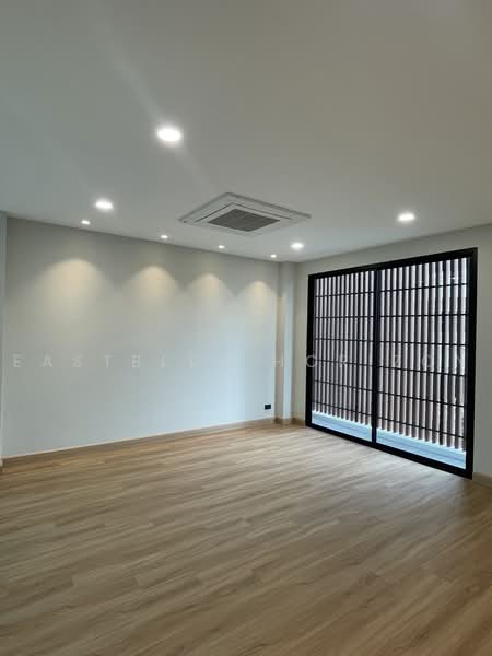 House Area Ladprao, Bangkok, Khlong Chaokhun Sing, Wang Thonglang, Bangkok, 3 Bedrooms, 250 sqm, Semi-Detached House (Twin House) For Sale, by Eastblue Horizon, 500476457 - DDproperty.com