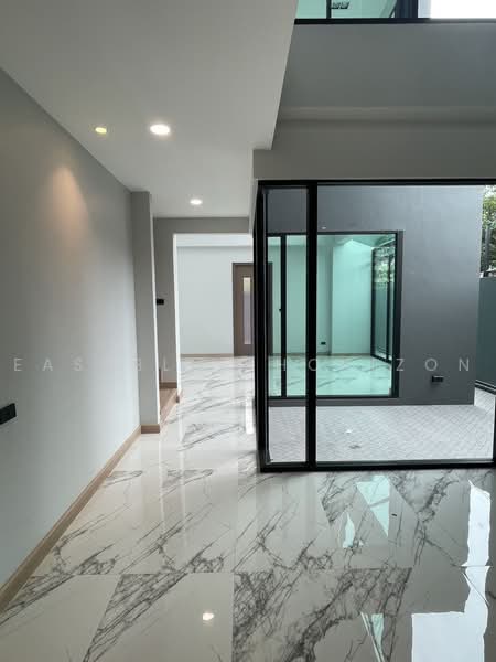 House Area Ladprao, Bangkok, Khlong Chaokhun Sing, Wang Thonglang, Bangkok, 3 Bedrooms, 250 sqm, Semi-Detached House (Twin House) For Sale, by Eastblue Horizon, 500476457 - DDproperty.com