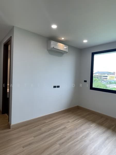 House Area Ladprao, Bangkok, Khlong Chaokhun Sing, Wang Thonglang, Bangkok, 3 Bedrooms, 250 sqm, Semi-Detached House (Twin House) For Sale, by Eastblue Horizon, 500476457 - DDproperty.com