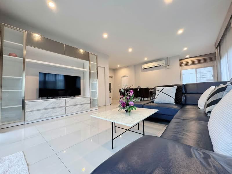 Burasiri Pattanakarn, Bangkok, New Pattanakarn Road, Prawet, Bangkok, 4 Bedrooms, 250 sqm, Single Detached House For Rent, by LINE @firststep, 500476487 - DDproperty.com
