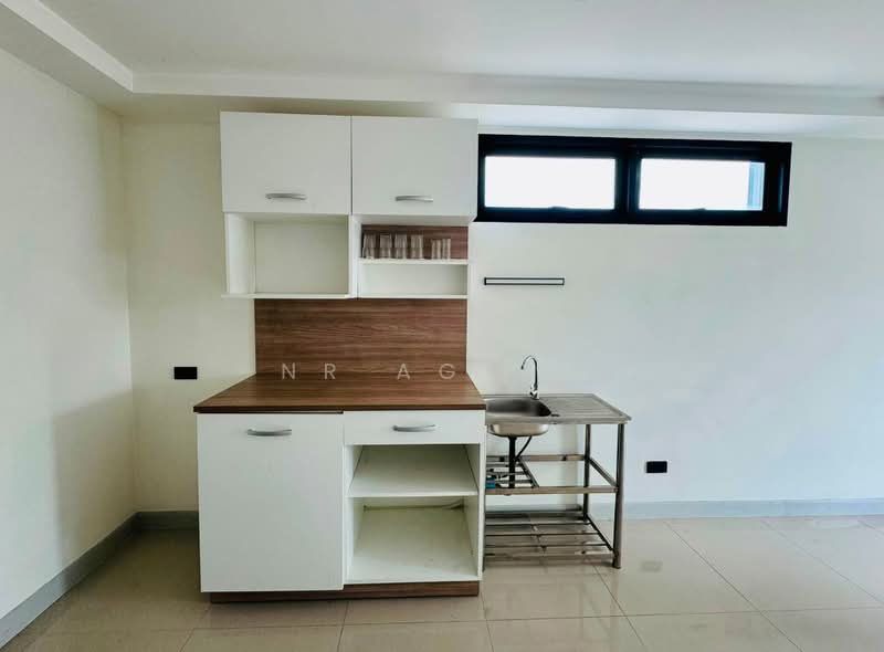 ทาวน์โฮม ซอยวชิรธรรมสาธิต 60, Bangkok, Bang Chak, Phra Khanong, Bangkok, 3 Bedrooms, 237 sqm, Townhouse For Sale, by NR AGENT, 500476515 - DDproperty.com