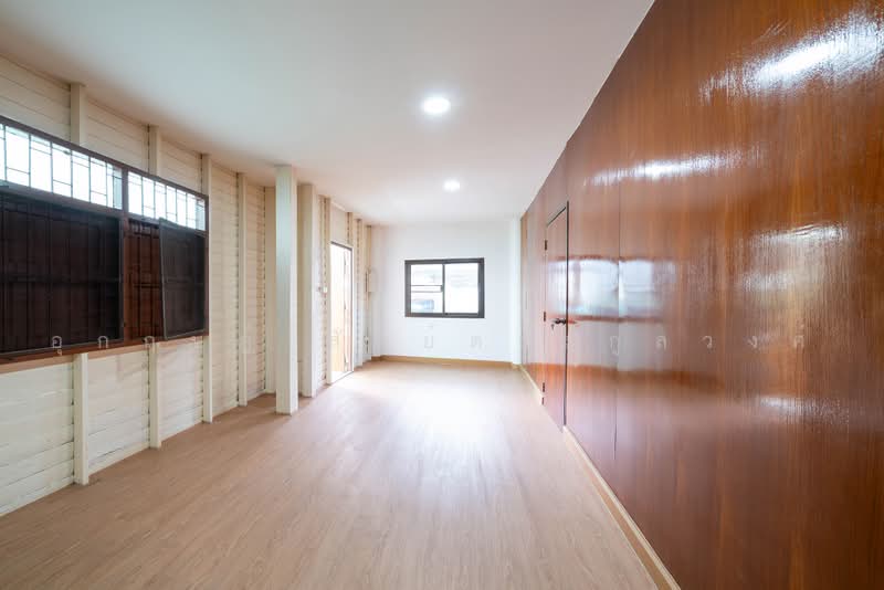 ขาย ทาวน์โฮม 2 ชั้น ถ.ศรีนครินทร์ 27ตร.ว. หลังมุม ในซ.ศรีด่าน 1/5 พร้อมอยู่, Samut Prakan, Samrong Nua, Muang Samut Prakarn, Samut Prakan, 3 Bedrooms, 170 sqm, Semi-Detached House (Twin House) For Sale, by อุกฤษฎ์ สัตย์ตระกูลวงศ์, 500476561 - DDproperty.com