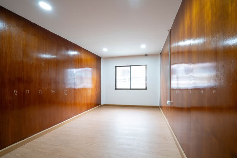 ขาย ทาวน์โฮม 2 ชั้น ถ.ศรีนครินทร์ 27ตร.ว. หลังมุม ในซ.ศรีด่าน 1/5 พร้อมอยู่, Samut Prakan, Samrong Nua, Muang Samut Prakarn, Samut Prakan, 3 Bedrooms, 170 sqm, Semi-Detached House (Twin House) For Sale, by อุกฤษฎ์ สัตย์ตระกูลวงศ์, 500476561 - DDproperty.com