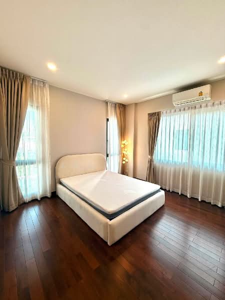 The City Ekkamai-Ladprao, Bangkok, Pradit Manutham Road, Phlapphla, Wang Thonglang, Bangkok, 4 Bedrooms, 309 sqm, Single Detached House For Rent, by Jutarat Jitmun, 500476644 - DDproperty.com