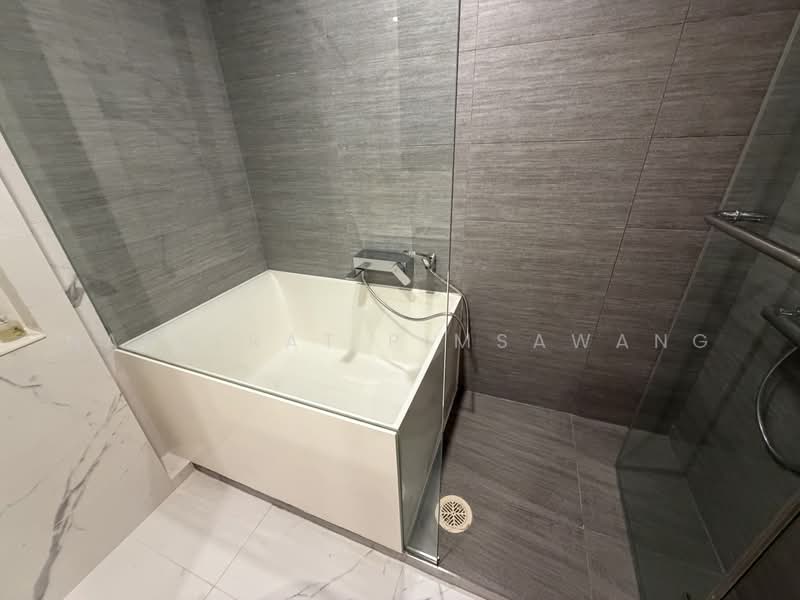 Siamese Exclusive Sukhumvit 31, Bangkok, 75 Soi Sukhumvit 31, Khlong Tan Nua, Watthana, Bangkok, 2 Bedrooms, 90 sqm, Condo For Rent, by Nareerat Pimsawang, 500476646 - DDproperty.com