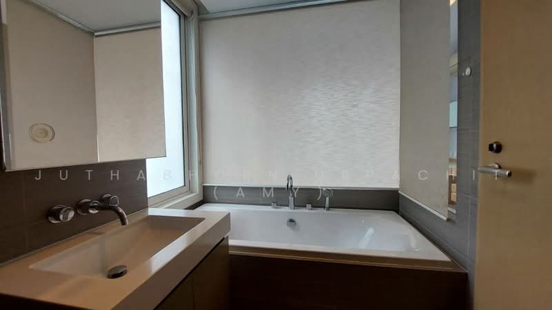 Siri At Sukhumvit, Bangkok, 902 Sukhumvit Road, Phra Kanong, Khlong Toei, Bangkok, 2 Bedrooms, 72 sqm, Condo For Rent, by Juthabhorn Uppachit (Amy), 500476765 - DDproperty.com