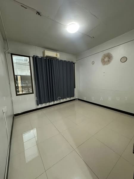 MRTลาดพร้าว, Bangkok, Chan Kasem, Chatuchak, Bangkok, 6 Bedrooms, 300 sqm, Townhouse For Rent, by Thiya Chaysabut, 500476811 - DDproperty.com