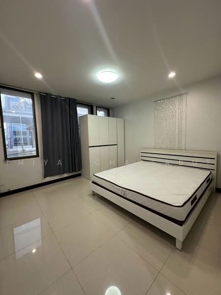 MRTลาดพร้าว, Bangkok, Chan Kasem, Chatuchak, Bangkok, 6 Bedrooms, 300 sqm, Townhouse For Rent, by Thiya Chaysabut, 500476811 - DDproperty.com