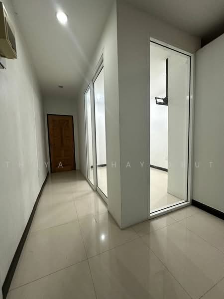 MRTลาดพร้าว, Bangkok, Chan Kasem, Chatuchak, Bangkok, 6 Bedrooms, 300 sqm, Townhouse For Rent, by Thiya Chaysabut, 500476811 - DDproperty.com
